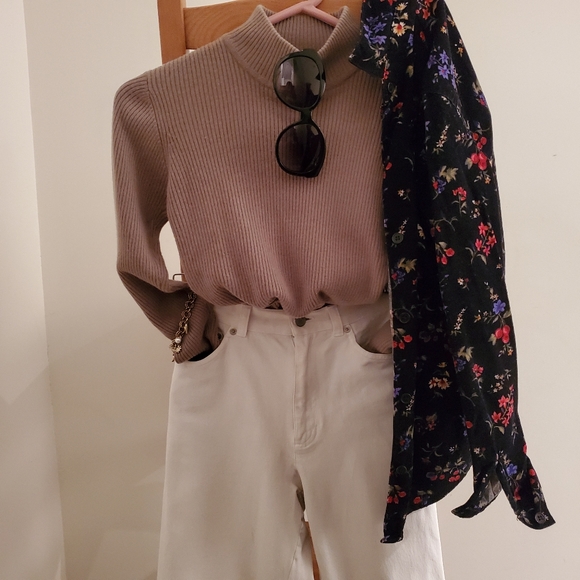 Rene Rowan | Vintage Ribbed Lambswool Turtleneck - Picture 4 of 5